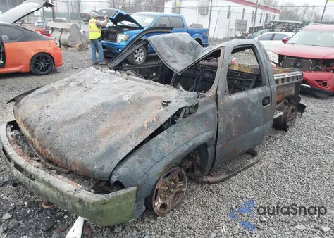 2002 Chevrolet Silverado 1500 z USA, uszkodzony, nr VIN 1GCEK14V92Z272489